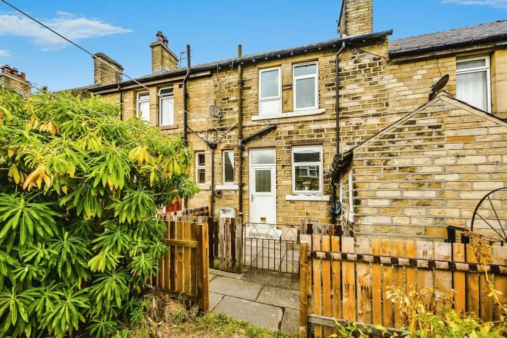 Huddersfield, West Yorkshire, HD3 4HF - Online Auctions