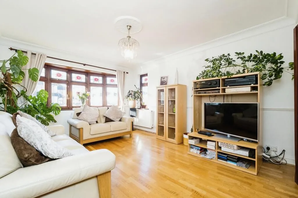 Hornchurch, Essex, RM11 2PZ - Online Auctions