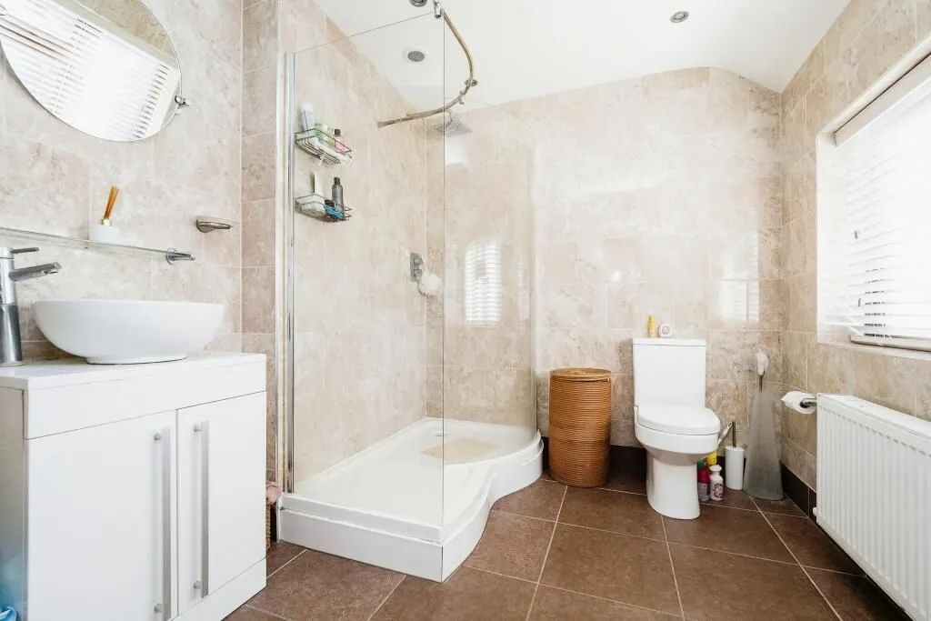 Hornchurch, Essex, RM11 2PZ - Online Auctions