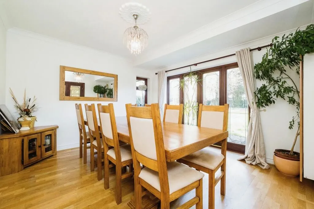 Hornchurch, Essex, RM11 2PZ - Online Auctions