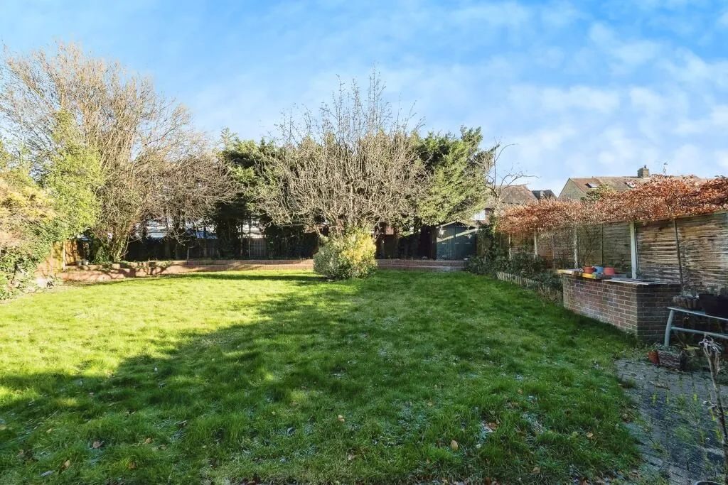 Hornchurch, Essex, RM11 2PZ - Online Auctions