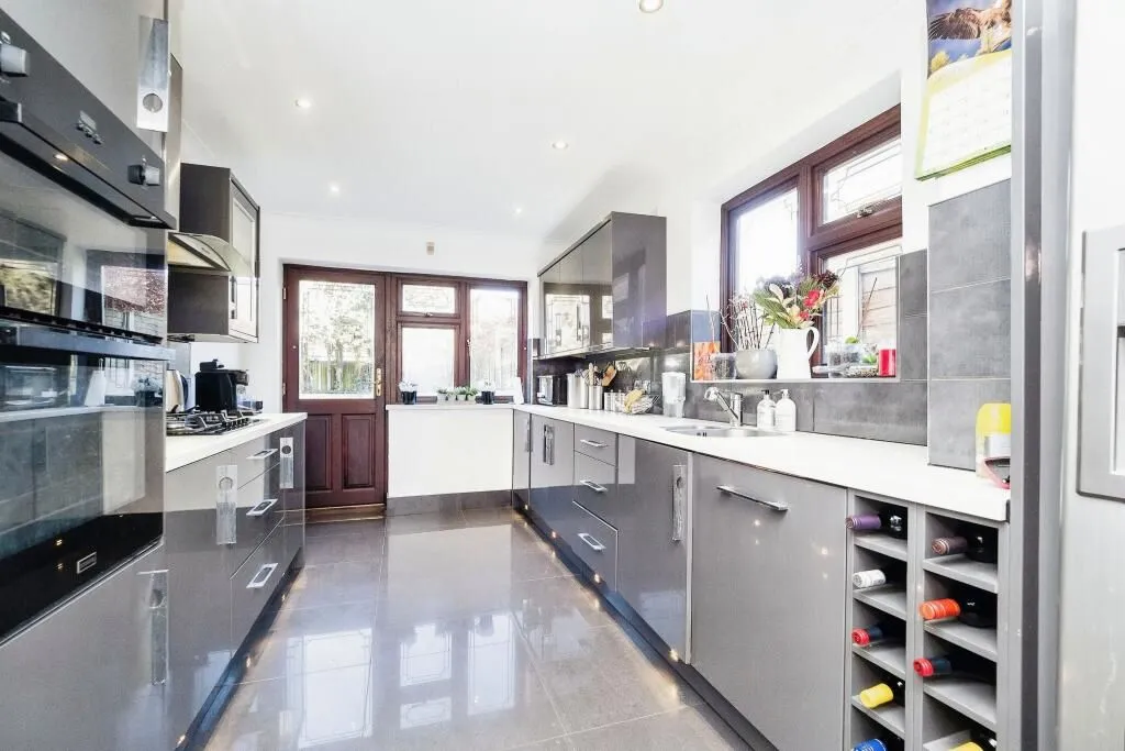 Hornchurch, Essex, RM11 2PZ - Online Auctions