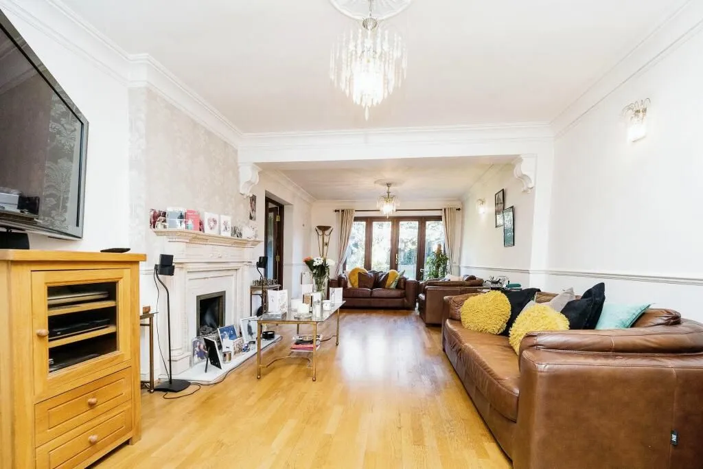 Hornchurch, Essex, RM11 2PZ - Online Auctions