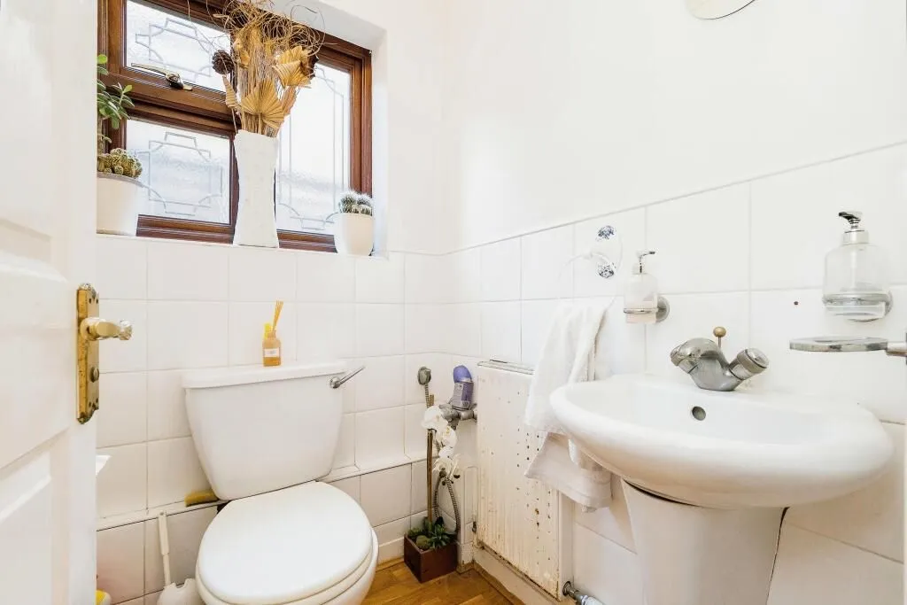 Hornchurch, Essex, RM11 2PZ - Online Auctions