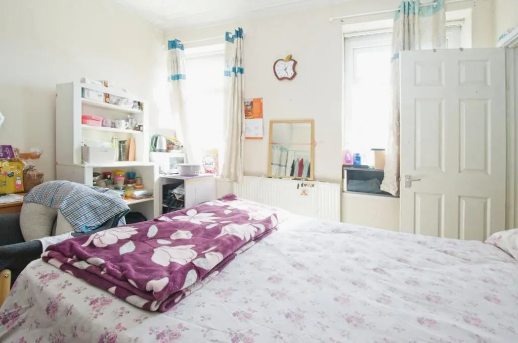Cardiff, South Glamorgan, CF24 3JX - Online Auctions