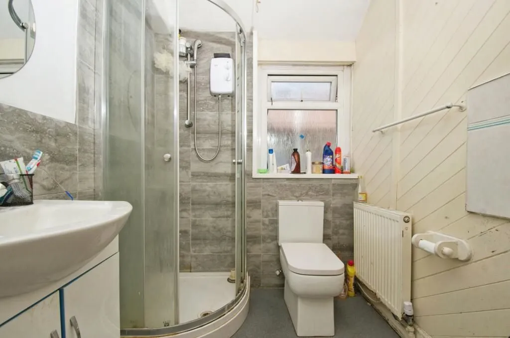 Cardiff, South Glamorgan, CF24 3JX - Online Auctions