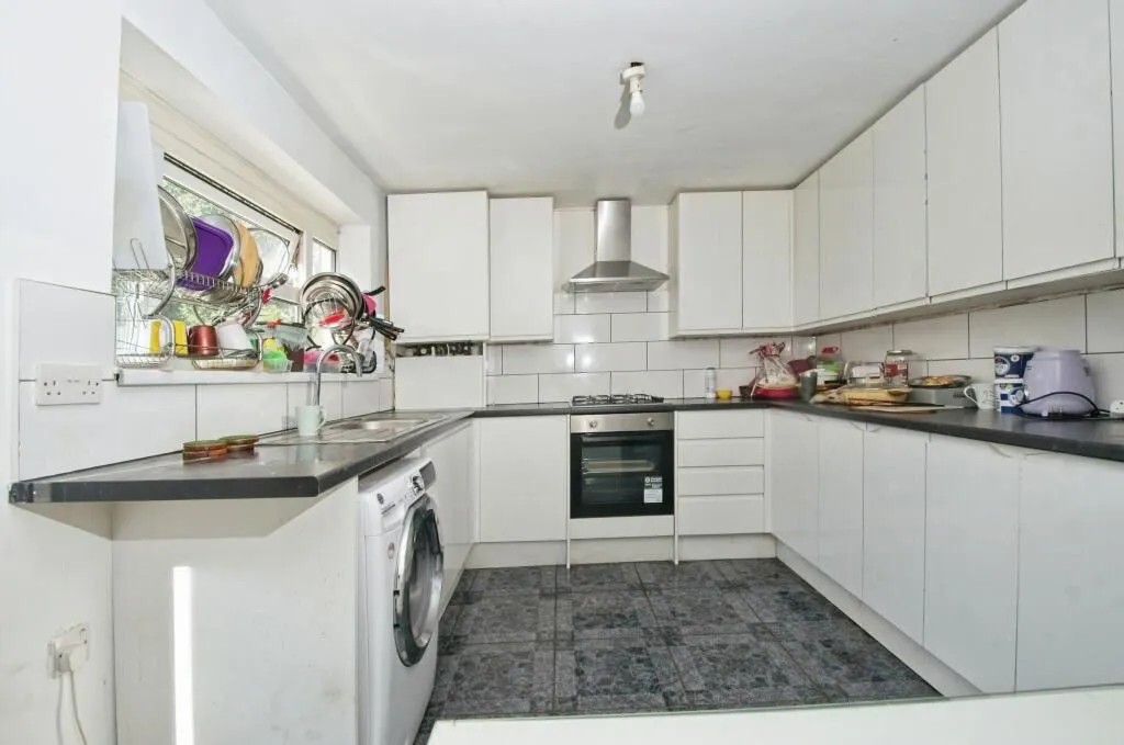 Cardiff, South Glamorgan, CF24 3JX - Online Auctions