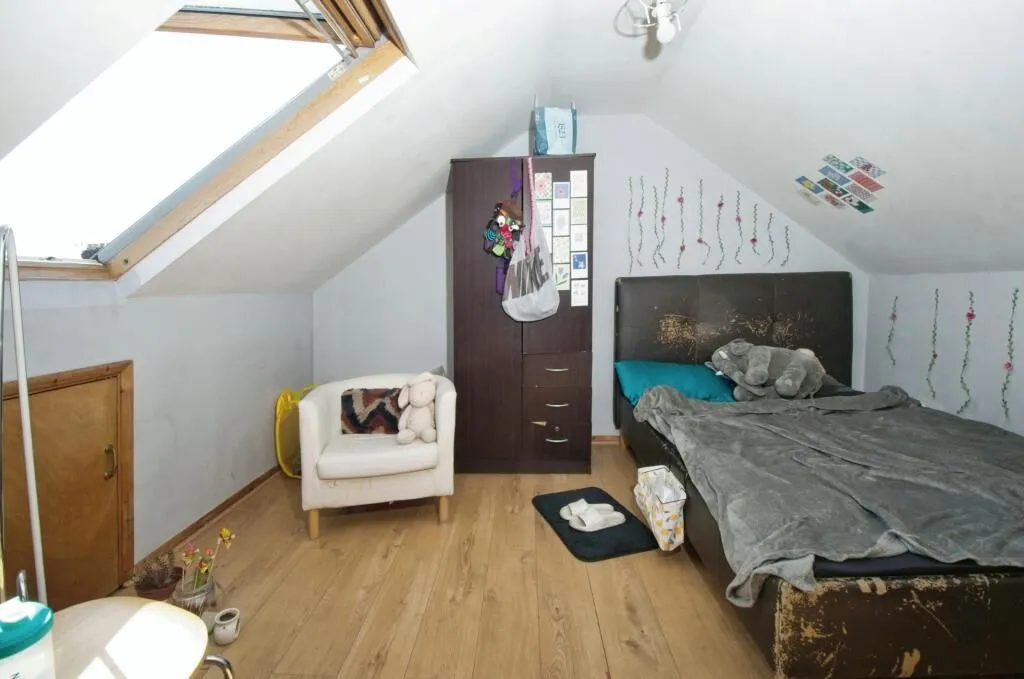 Cardiff, South Glamorgan, CF24 3JX - Online Auctions