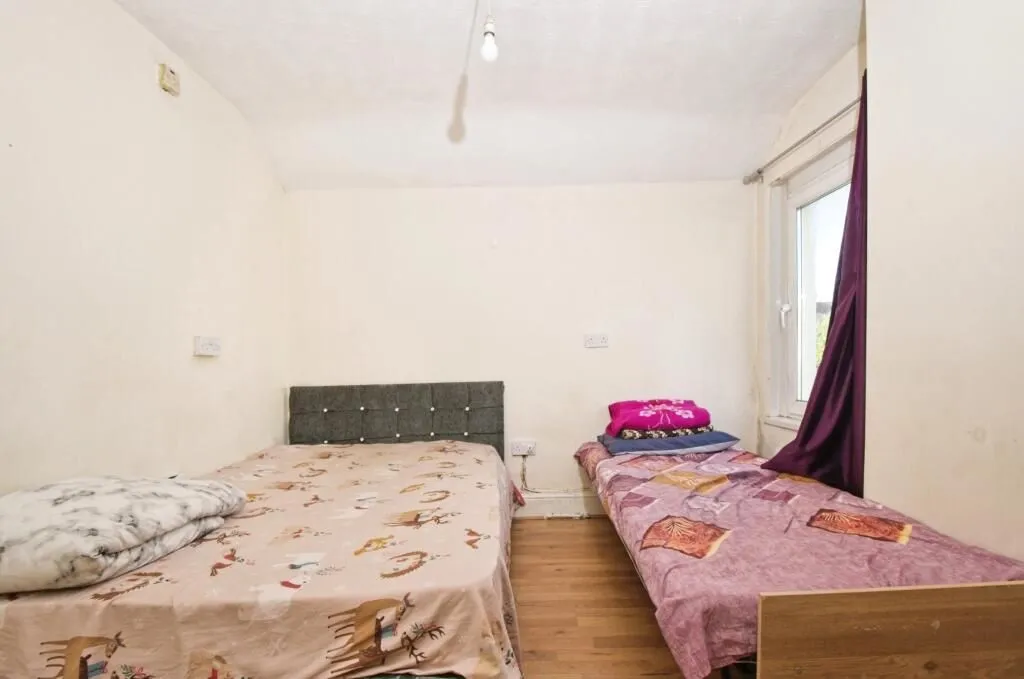 Cardiff, South Glamorgan, CF24 3JX - Online Auctions