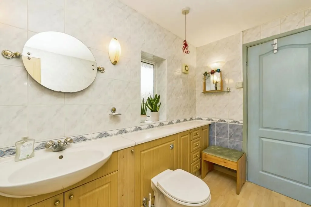 West Drayton, Middlesex, UB7 7TZ - Online Properties