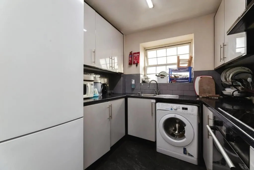London, E12 6UW - Online Auctions
