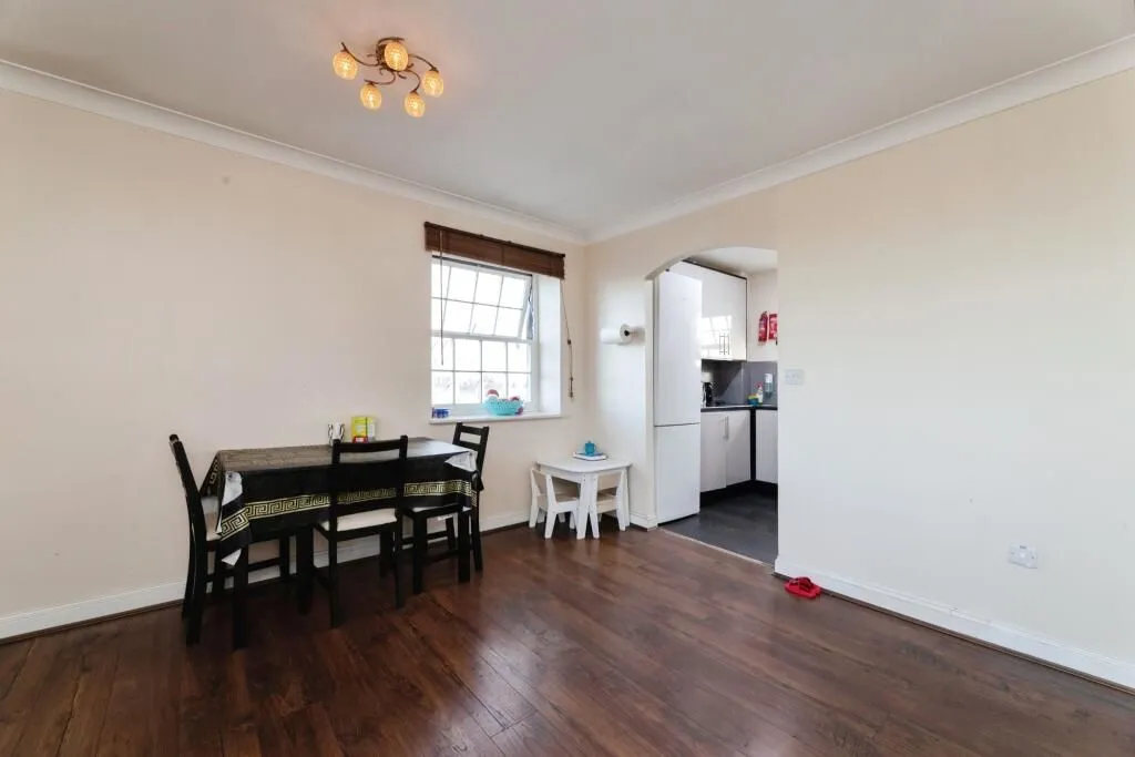 London, E12 6UW - Online Auctions