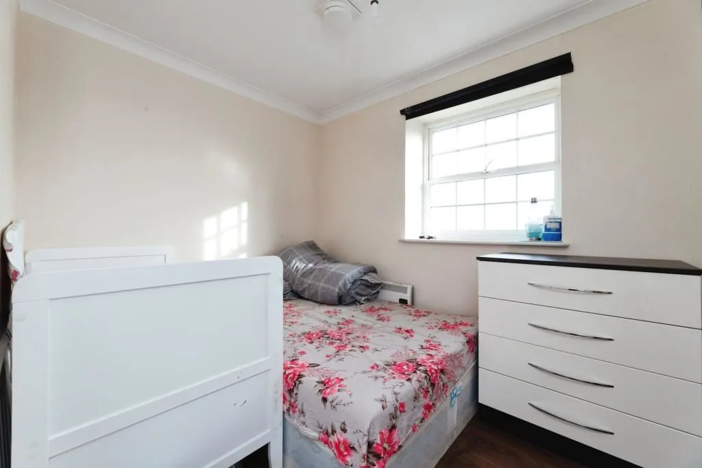 London, E12 6UW - Online Auctions