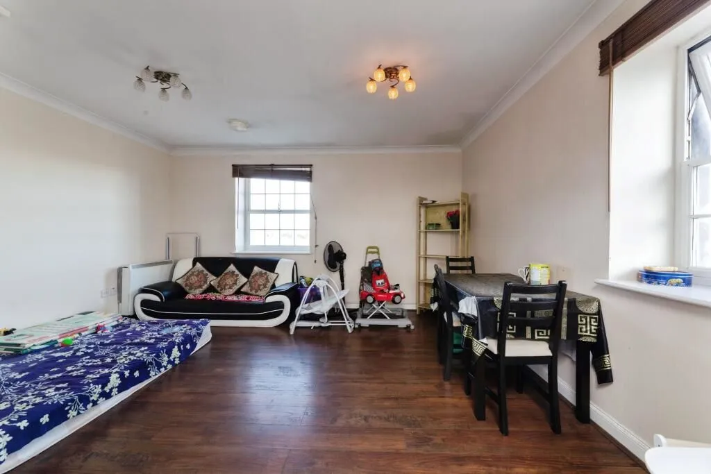 London, E12 6UW - Online Auctions