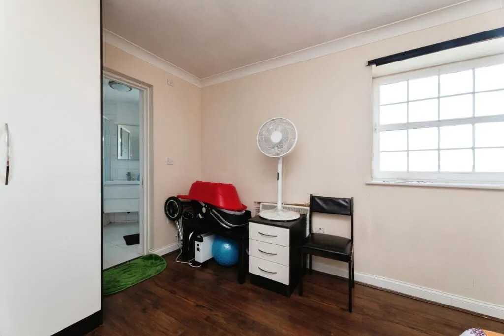 London, E12 6UW - Online Auctions