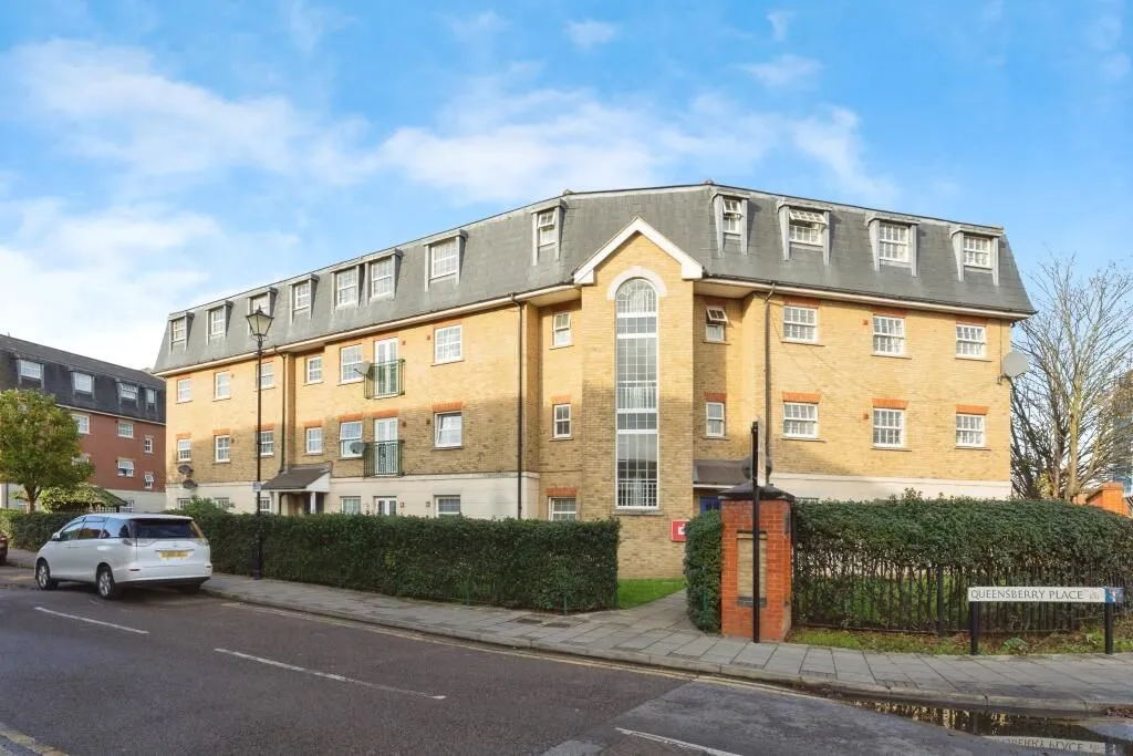 London, E12 6UW - Online Auctions