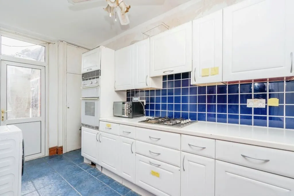 Portsmouth, Hampshire, PO2 0TL - Online Auctions