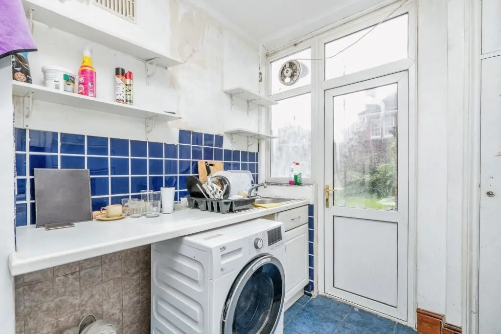 Portsmouth, Hampshire, PO2 0TL - Online Auctions