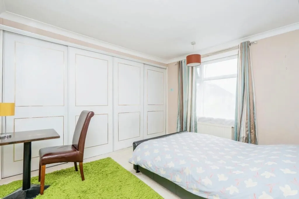 Portsmouth, Hampshire, PO2 0TL - Online Auctions