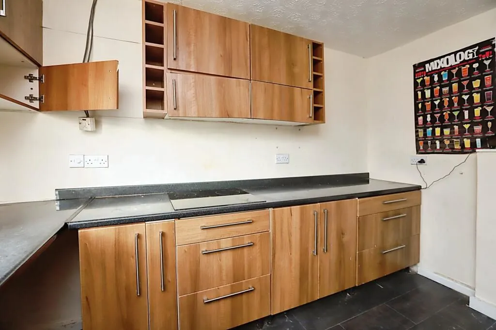 Wrexham, Clwyd, LL13 8TT - Online Auctions