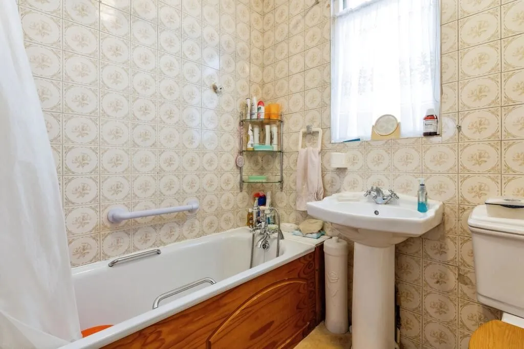 London, N17 6AA - Online Auctions