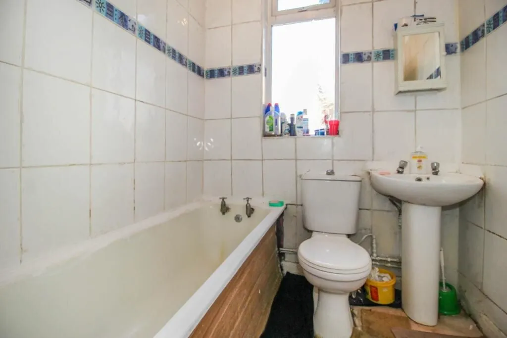 Coventry, West Midlands, CV6 7GW - Online Auctions