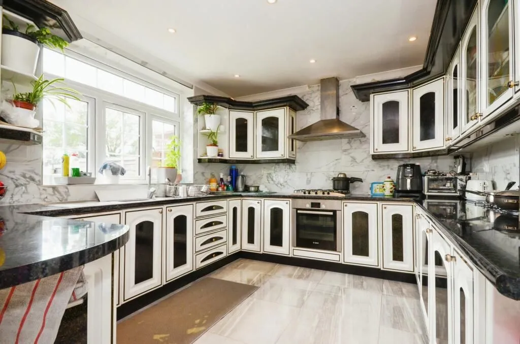 Bushey, Hertfordshire, WD23 2AJ - Online Auctions