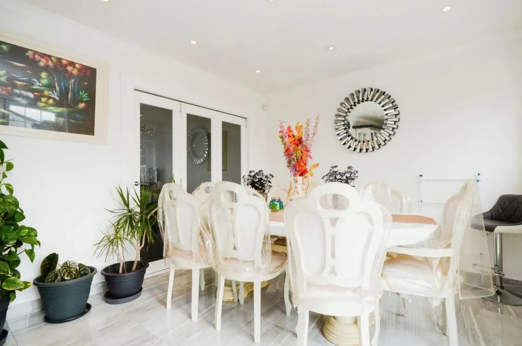Bushey, Hertfordshire, WD23 2AJ - Online Auctions