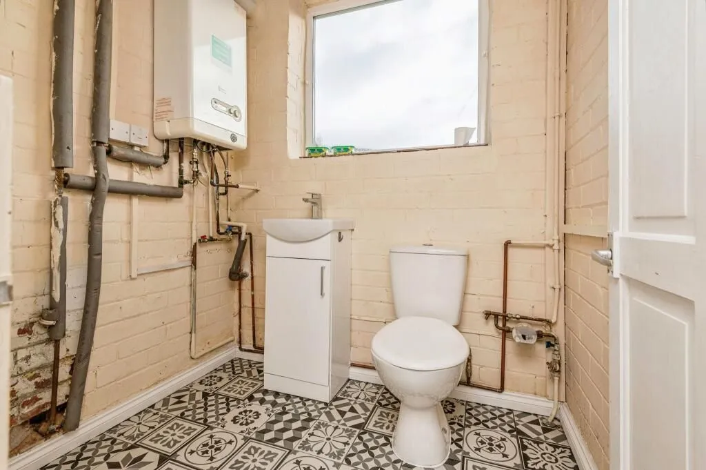 Rothwell, Leeds, West Yorkshire, LS26 0QR - Online Auctions