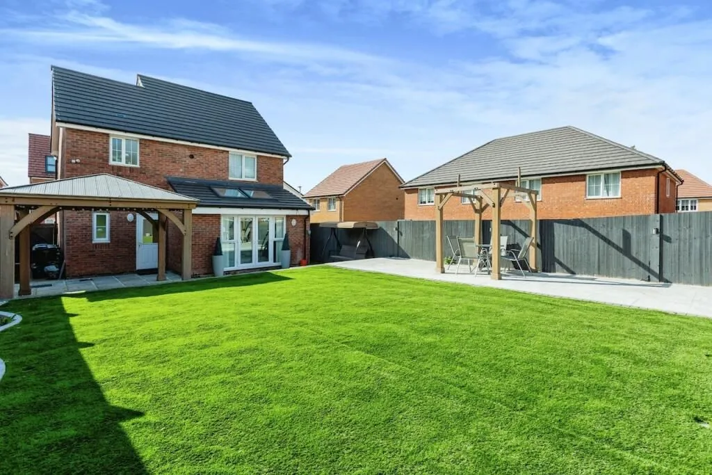 Chadderton, Oldham, Lancashire, OL9 9FY - Online Auctions
