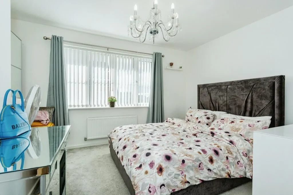 Chadderton, Oldham, Lancashire, OL9 9FY - Online Auctions