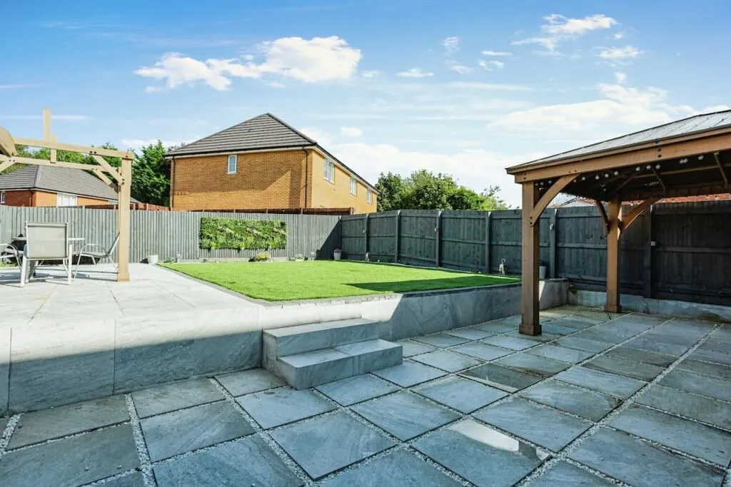 Chadderton, Oldham, Lancashire, OL9 9FY - Online Auctions