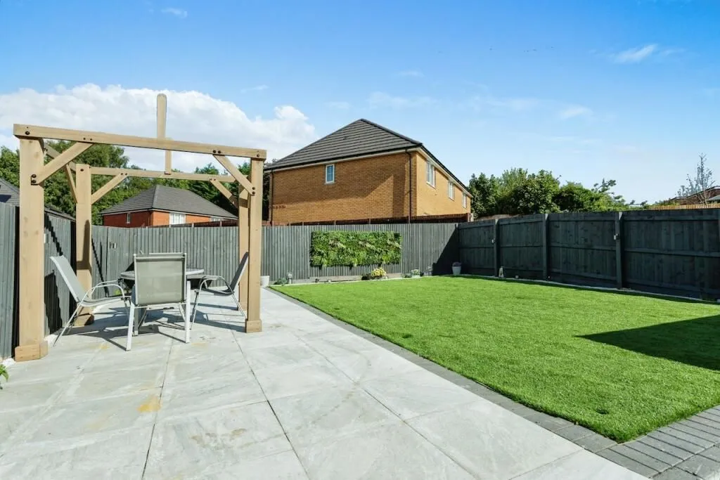 Chadderton, Oldham, Lancashire, OL9 9FY - Online Auctions