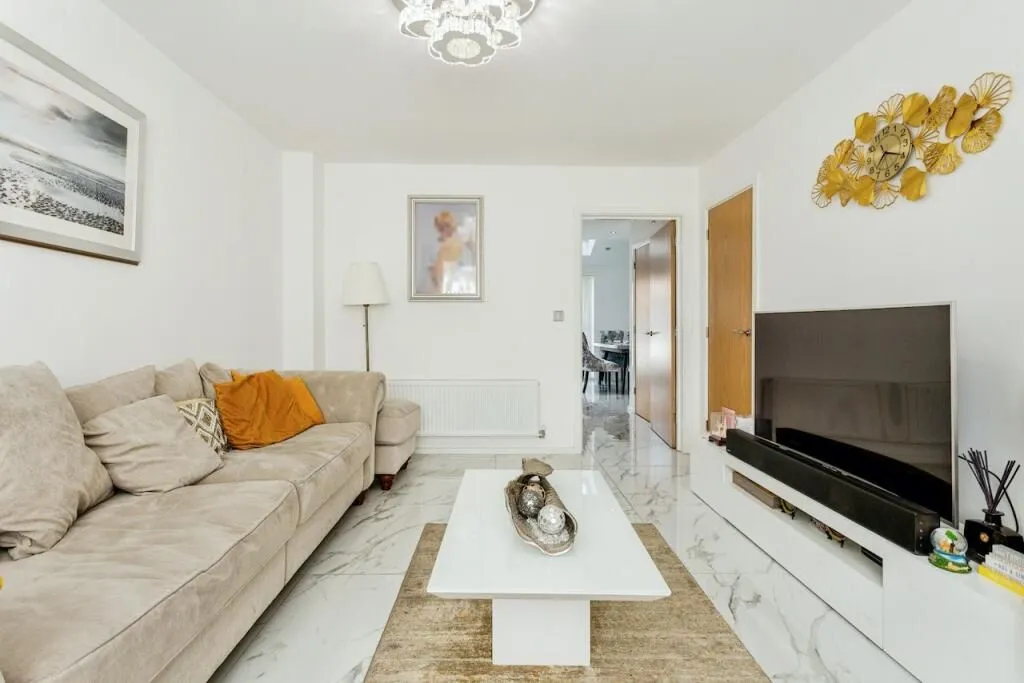Chadderton, Oldham, Lancashire, OL9 9FY - Online Auctions