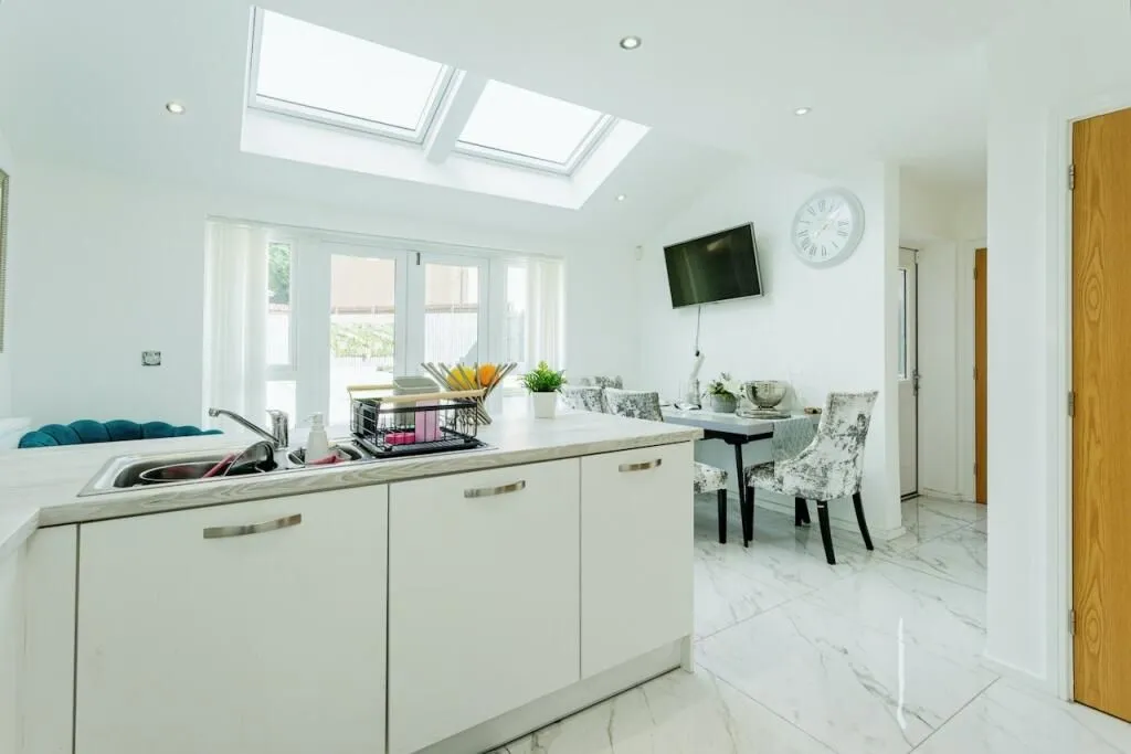 Chadderton, Oldham, Lancashire, OL9 9FY - Online Auctions