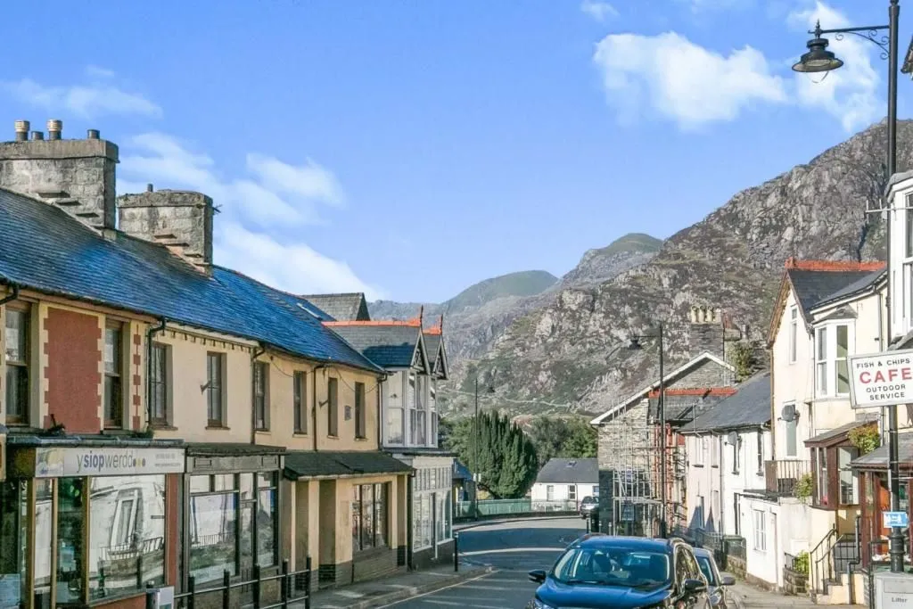 Blaenau Ffestiniog, Gwynedd, LL41 3HB - Online Auctions