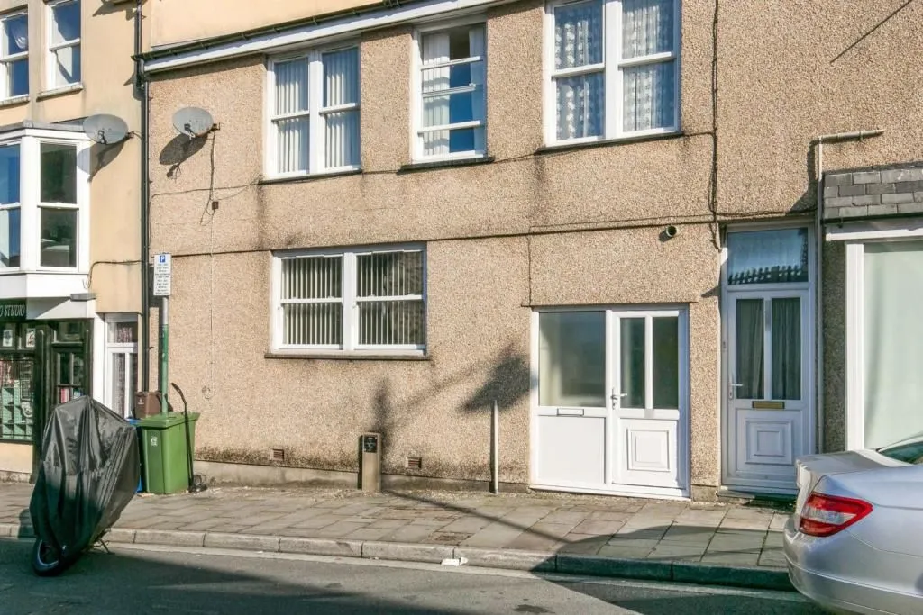 Blaenau Ffestiniog, Gwynedd, LL41 3HB - Online Auctions