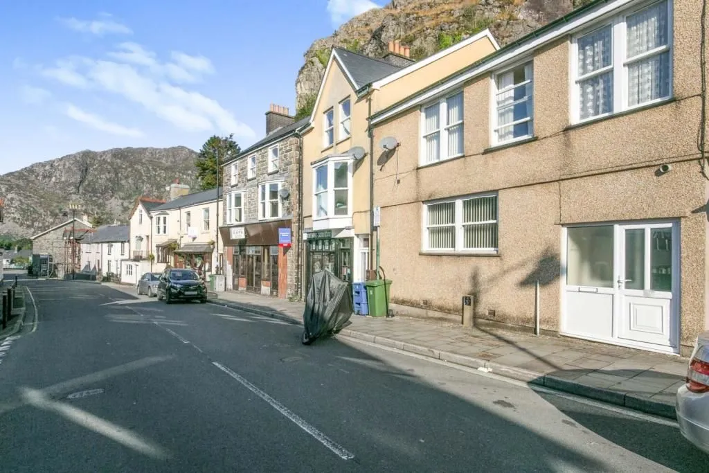 Blaenau Ffestiniog, Gwynedd, LL41 3HB - Online Auctions