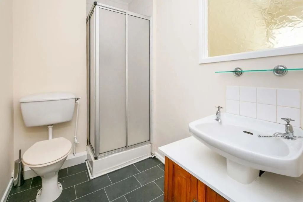 Blaenau Ffestiniog, Gwynedd, LL41 3HB - Online Auctions