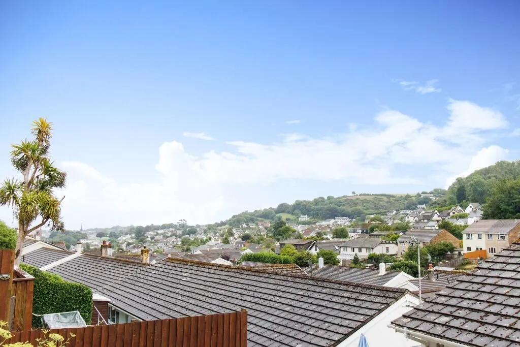 Brixham, Devon, TQ5 0DE - Online Auctions