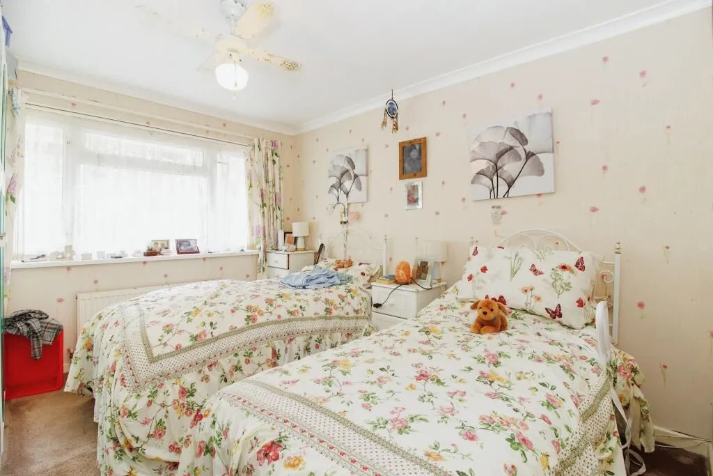 Brixham, Devon, TQ5 0DE - Online Auctions