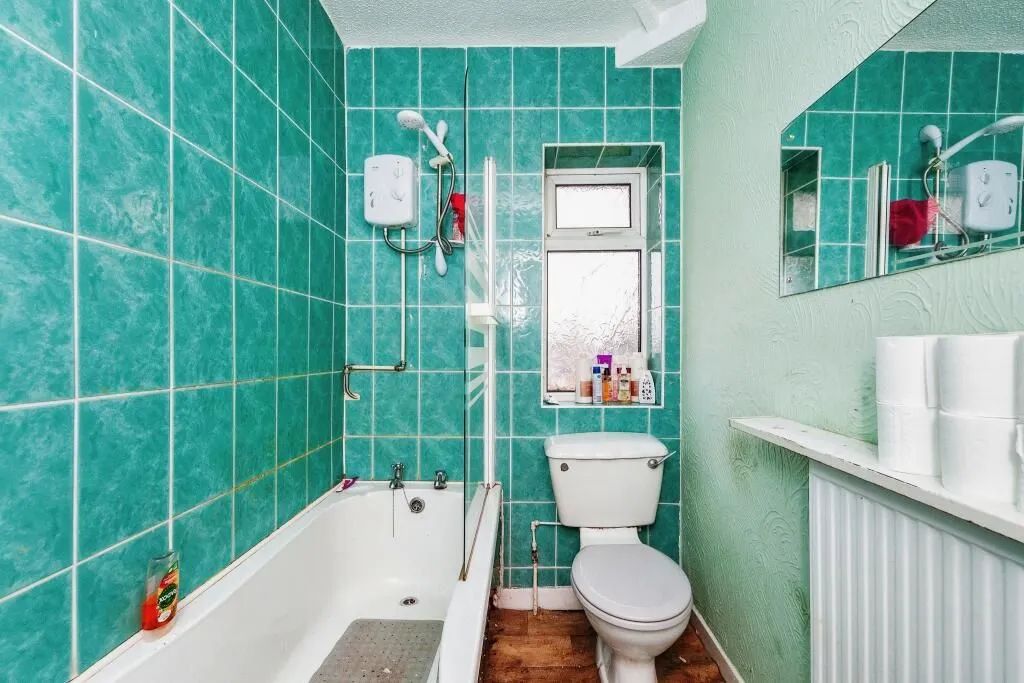 Wrexham, Clwyd, LL12 7EU - Online Auctions