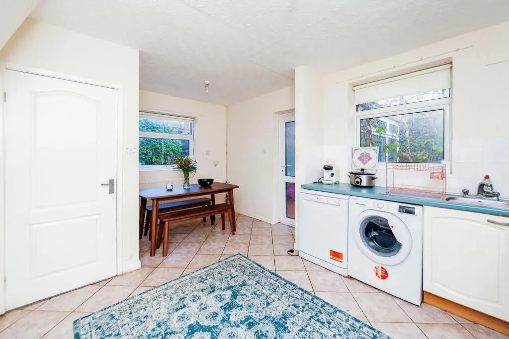 Wrexham, Clwyd, LL12 7EU - Online Auctions
