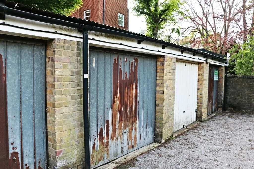 Shelburne Court, 3 Carlton Drive, London, SW15 2DQ - Online Auctions