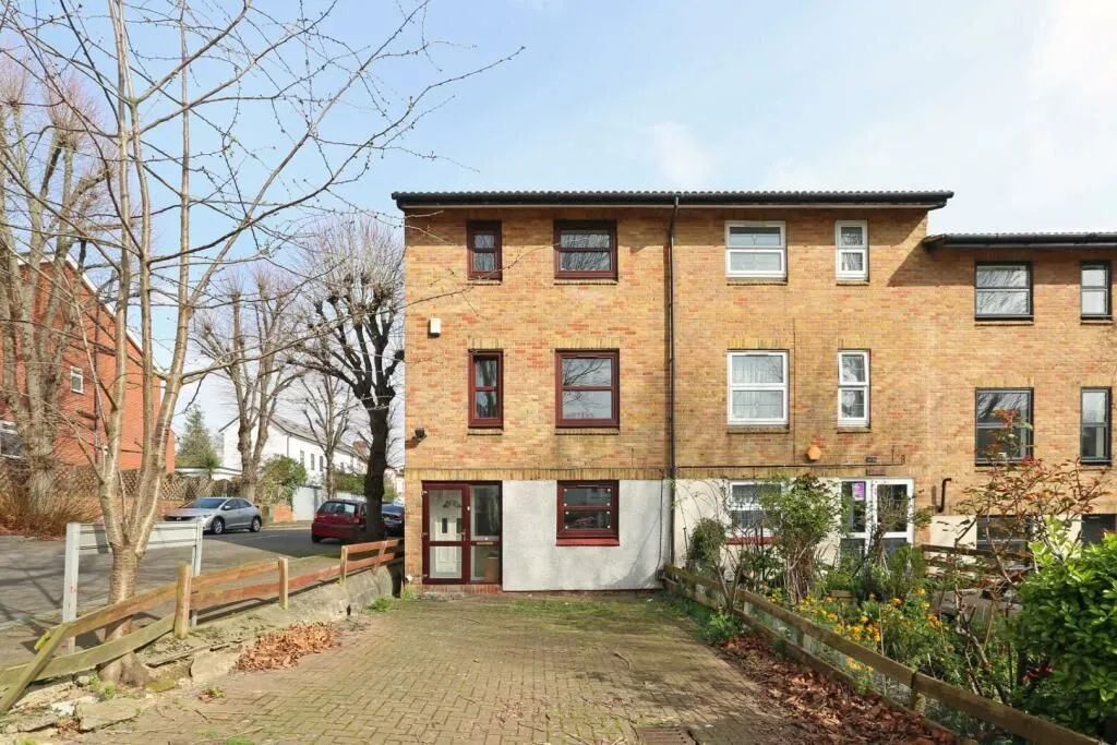 London, SE23 2PX - Online Auctions