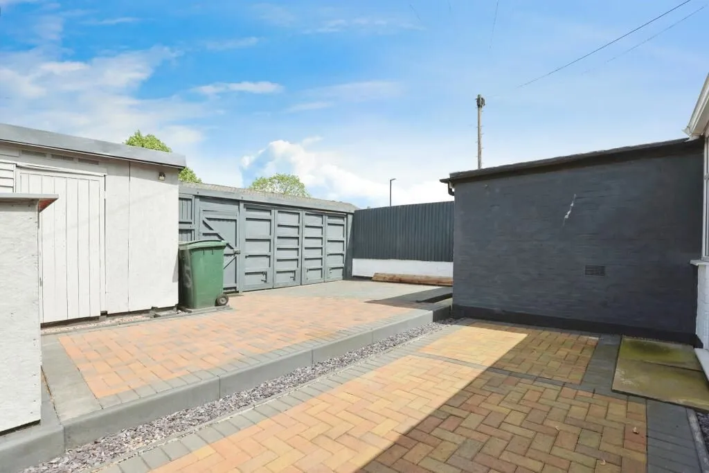 Binley, Coventry, West Midlands, CV3 2LS - Online Auctions