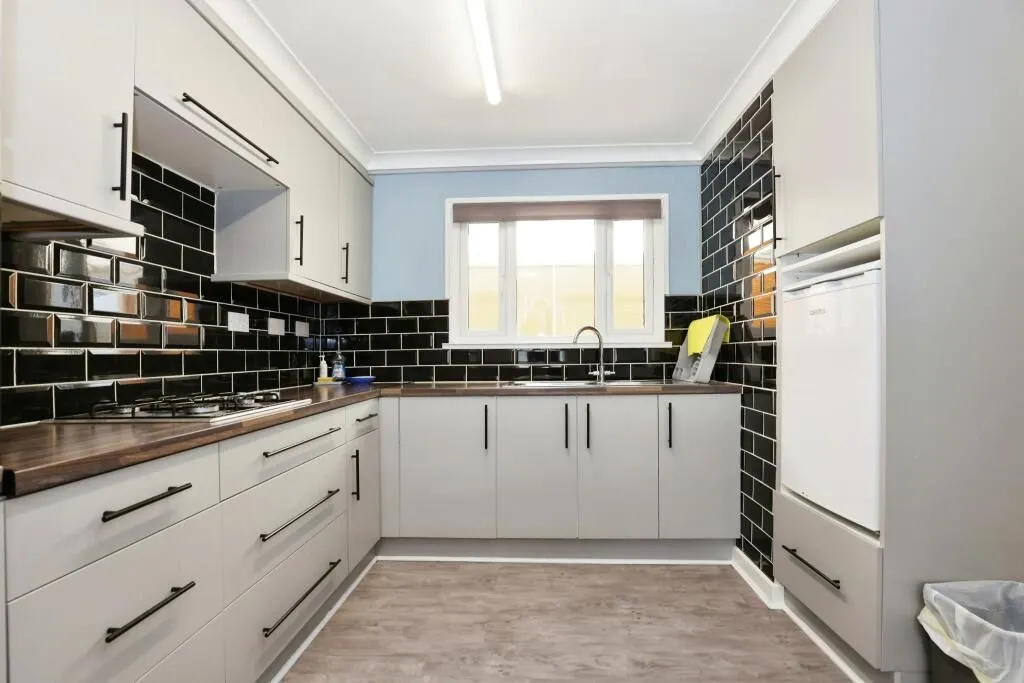 Binley, Coventry, West Midlands, CV3 2LS - Online Auctions