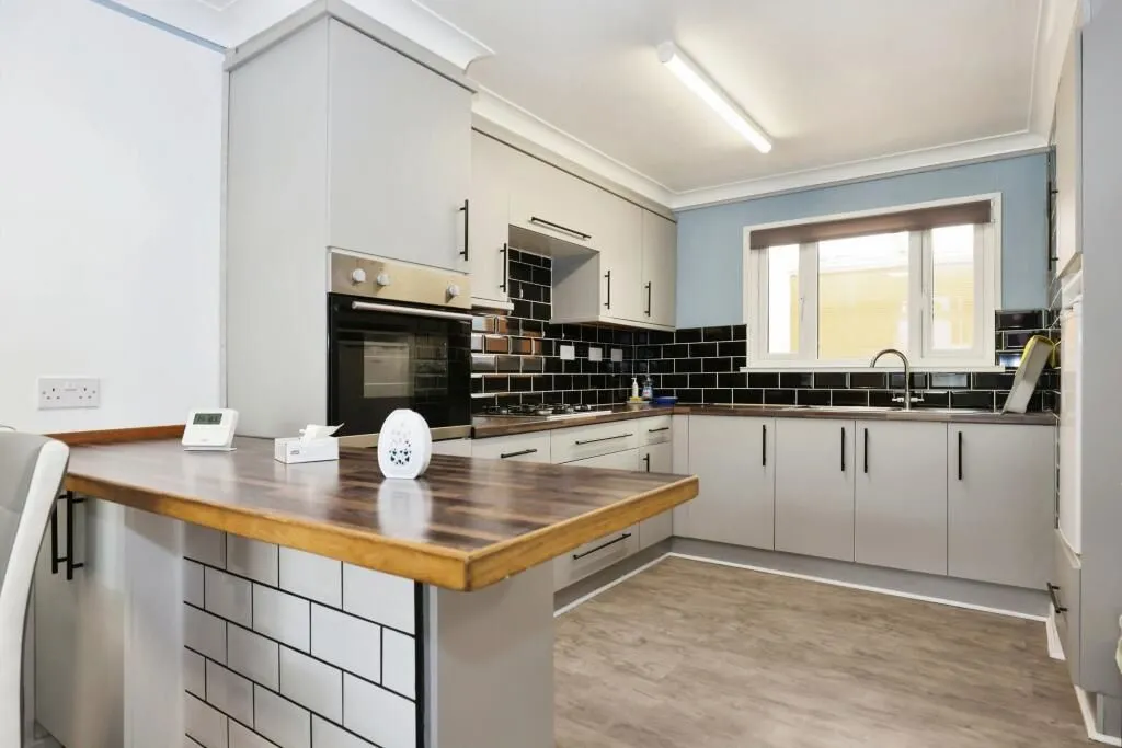 Binley, Coventry, West Midlands, CV3 2LS - Online Auctions