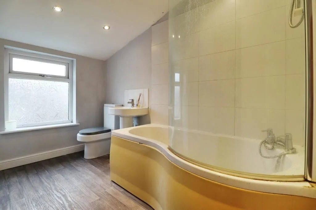 Doncaster, South Yorkshire, DN5 9RJ - Online Auctions