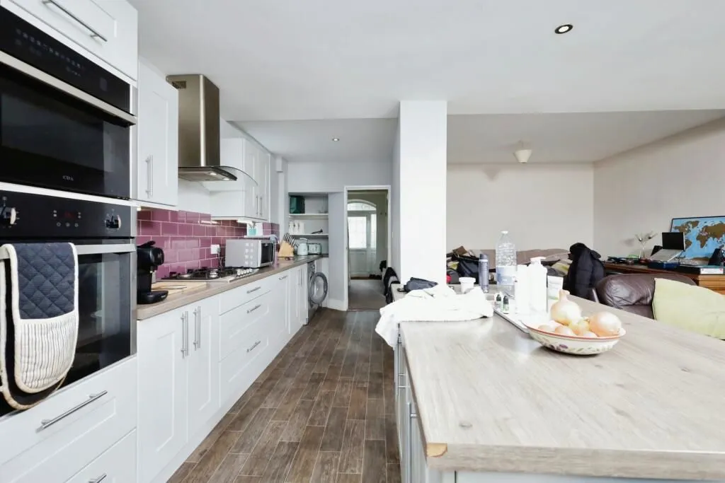 Eastbourne, East Sussex, BN22 9QE - Online Auctions